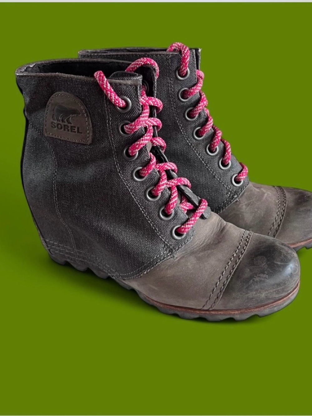 Sorel Women's Black Canvas Wedge Boots with Pink Laces